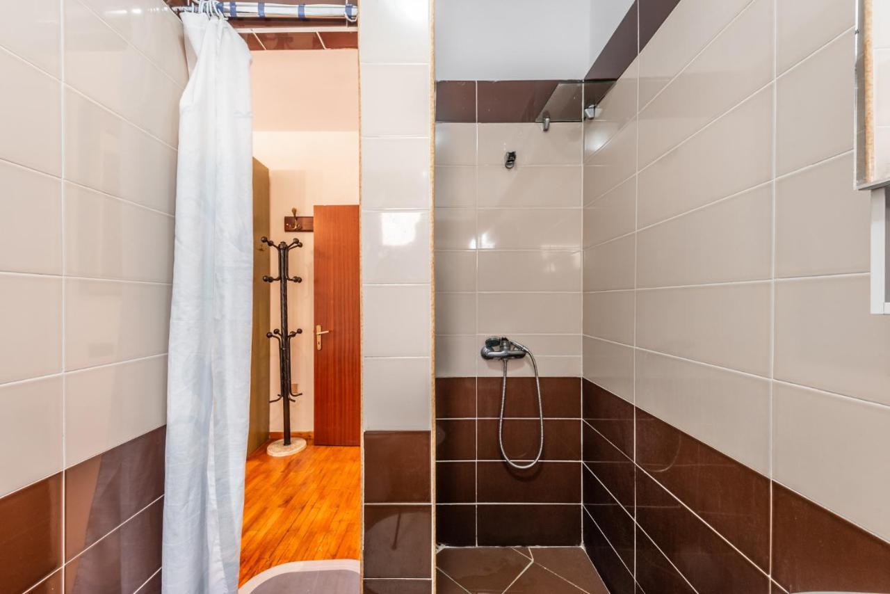 Vintage And Warm 2Br Apartament In Tirana Buitenkant foto