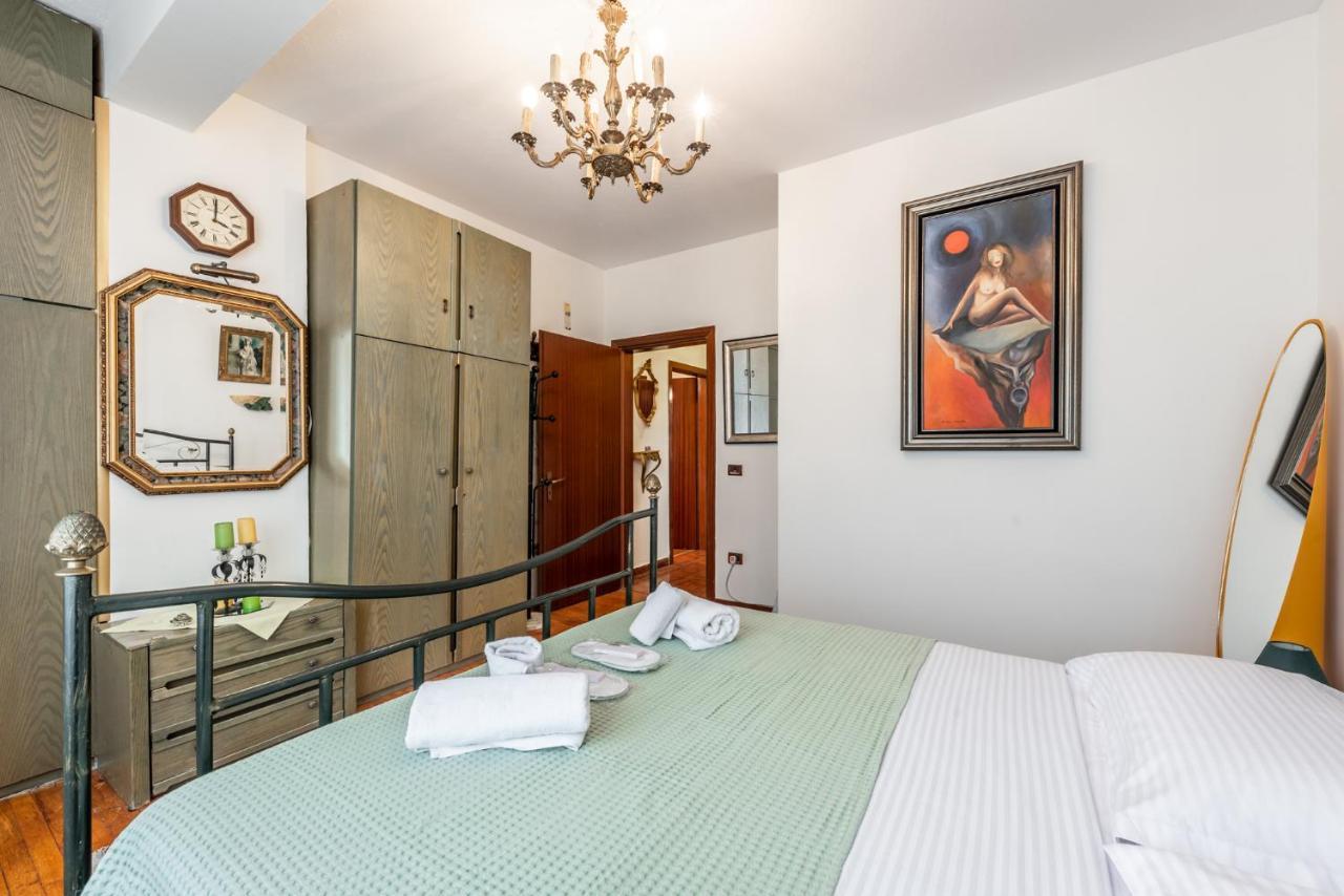Vintage And Warm 2Br Apartament In Tirana Buitenkant foto