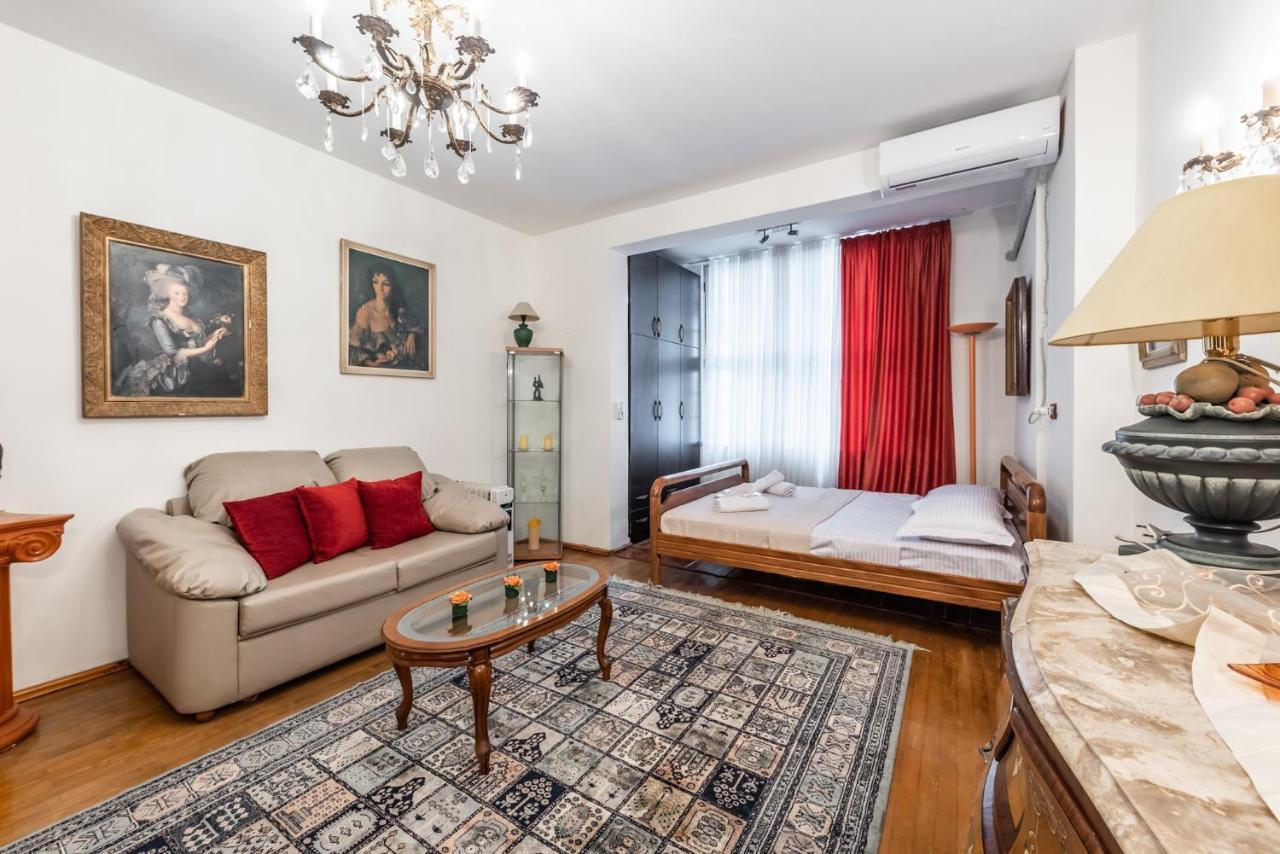 Vintage And Warm 2Br Apartament In Tirana Buitenkant foto