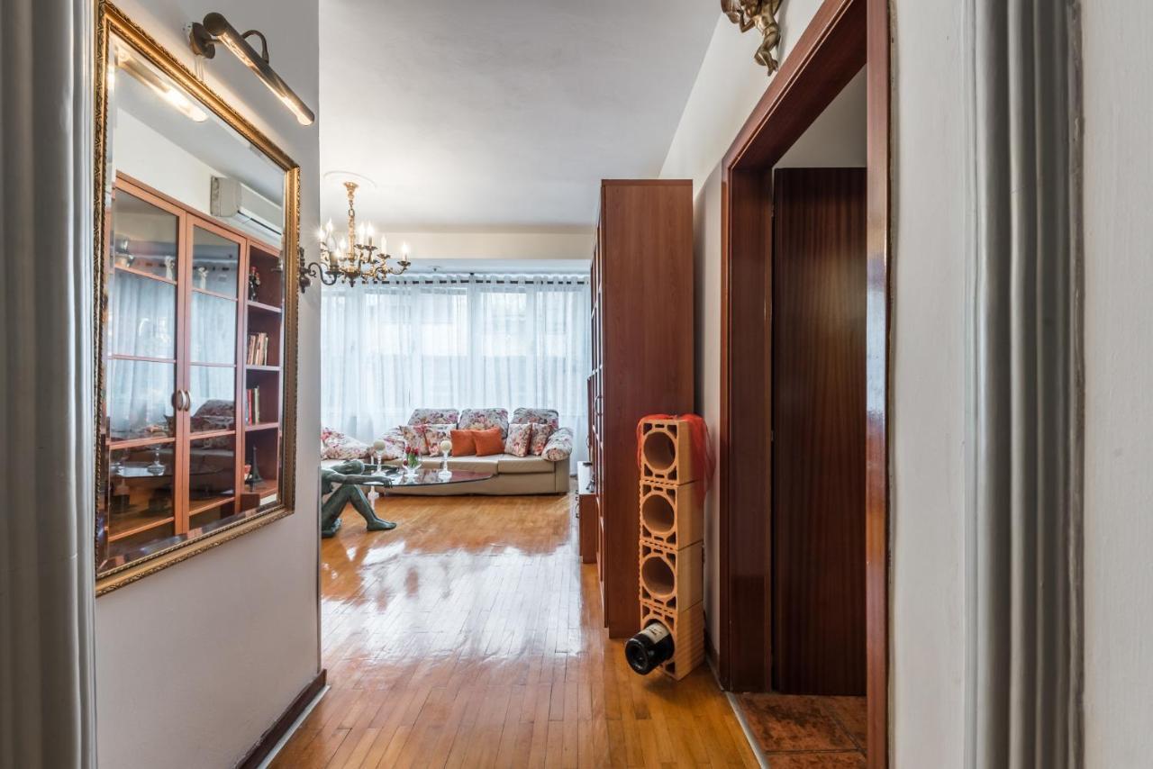 Vintage And Warm 2Br Apartament In Tirana Buitenkant foto
